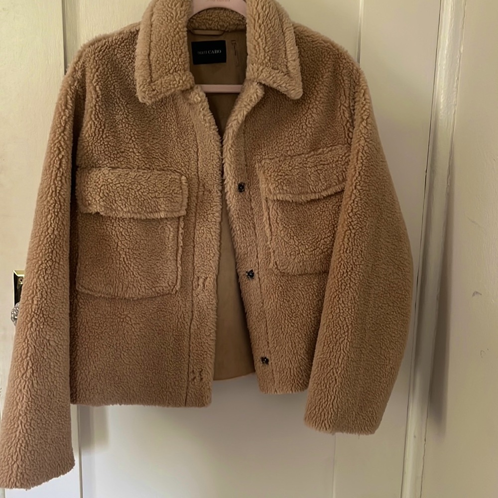 Dolce Cabo | Short Faux Fur Teddy Jacket | Tan